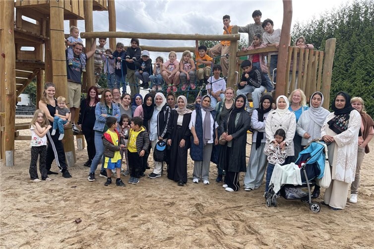Durch die Unterstützung des Fördervereins können für Teilnehmende der Projekte der Fachstelle Frühe Hilfen u. a. Ausflüge, wie der Besuch im Tolli-Park im September, ermöglicht werden. Foto: Christa Fröhlich