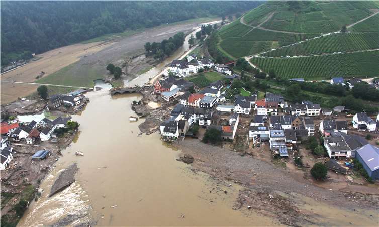 Durch die Unwetterkatastrophe wurde die Netzinfrastruktur in einigen Ortschaften stark beschädigt. Foto: Westnetz