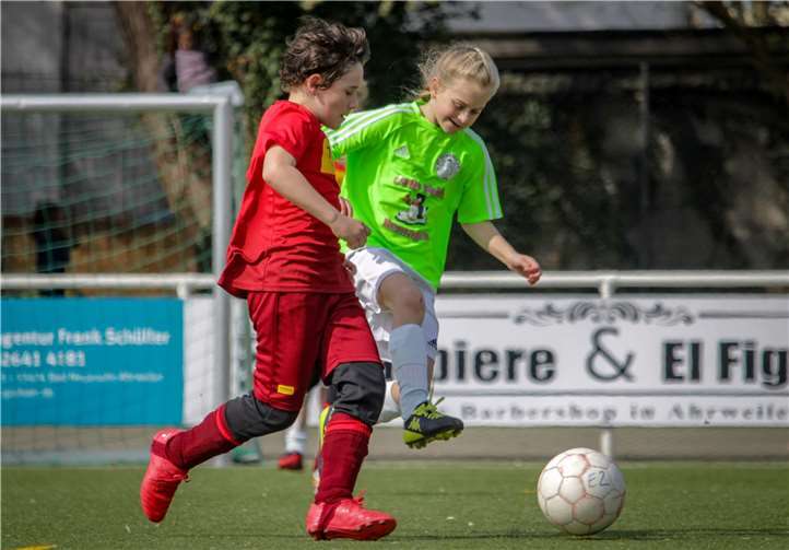 Durch die Zweikämpfe konnten Chancen erarbeitet werden. Foto: Martin Brand/Ahrweiler BC