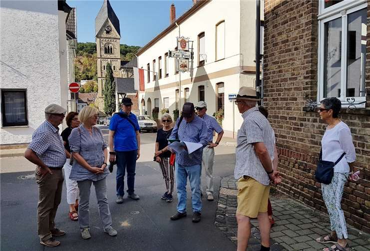 Durch die gesetzlichen Lockerungen konnte ein Rundgang durch Westum angeboten werden, um die Dorfgeschichte, früher und heute, lebendig werden zu lassen.Foto: privat