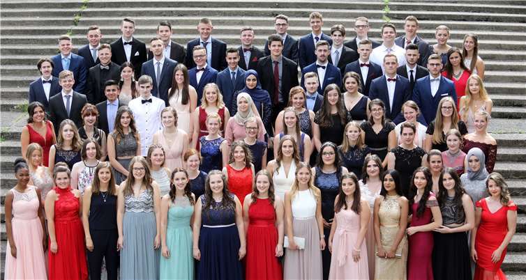 Durch die praxisnahen Fächer, konnten sich die Abiturientinnen und Abiturienten schon früh spezialisieren, was für die berufliche Zukunft große Vorteile darstellt.Ludwig-Ehrhard-Schule