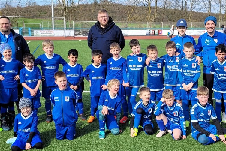 Durch ein Funino-Doppelturnier der Staffeln 5 und 6 bevölkerten vor kurzem 16 Teams mit etwa 100 Kindern samt Anhang das Ochtendunger Jakob-Vogt-Stadion. Bei viel Ballbesitz und tollen Toraktionen standen Spaß und Freude im Vordergrund. Die Ochtendunger Fußballkids der Jahrgänge 2017 und 2018 konnten ihr Können mit viel Anfeuerung unter Beweis stellen.