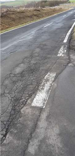 Durch eine Erneuerung der Fahrbahndecke wird auch die Sicherheit für Verkehrsteilnehmer erhöht. Foto: privat