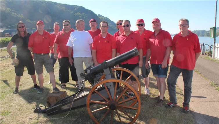 Durch eine amtliche Urkunde belegt: 50 Jahre Brohler Böller. Fotos: KMI