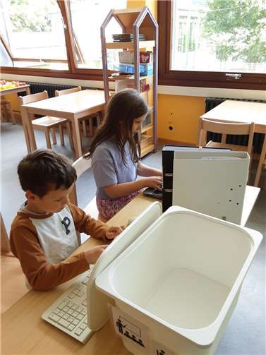 Durch kreative Aufwertung entstanden einzigartige Spielmaterialien und liebevoll gestaltete Details.