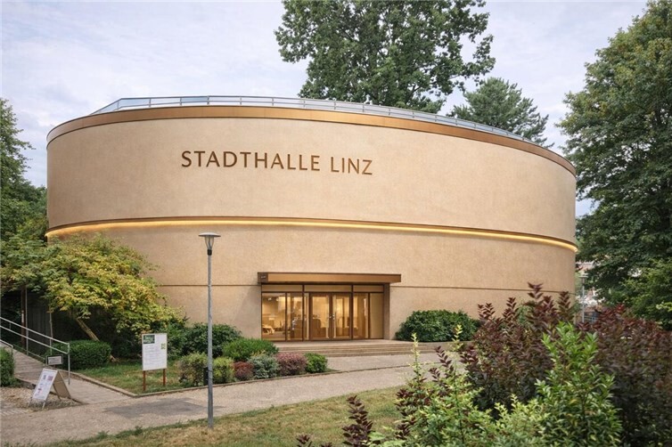 Durch moderne Vorhängesysteme könnte der Betonklotz aus dem Linzer Stadtbild verschwinden und sich farblich an die Bebauung angliedern.