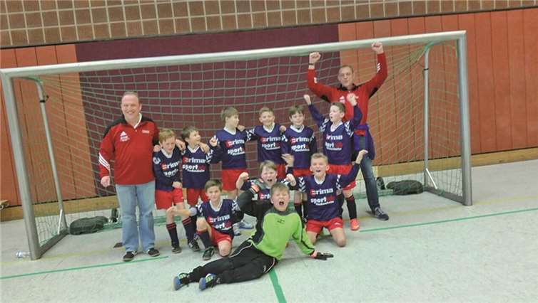 Durchmarsch für die E-Jugend des SC Ließem: Die Vizemeister des Swisttal-Hallencups gewannen unmittelbar im Anschluss das Hallenturnier in Pennenfeld. privat