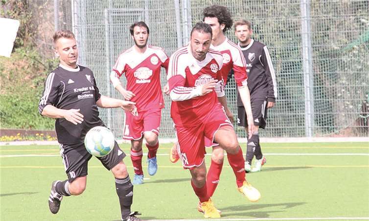 Durchsetzen konnte sich die Reserve von Rot-Weiß Koblenz gegen den SV Niederwerth. Mit den drei Punkten hat das Team vom Oberwerth in der Tabelle mit den Insulanern gleichgezogen und kann nun für eine weitere Saison in der höchsten Liga des Kreises planen.TH