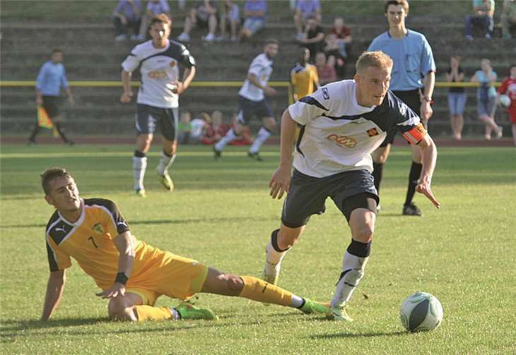 Durchsetzen will sich Michael Stahl, hier bei der Begegnung gegen Beitar Jerusalem, und seine Mannschaftskollegen in der kommenden Regionalligasaison. TH