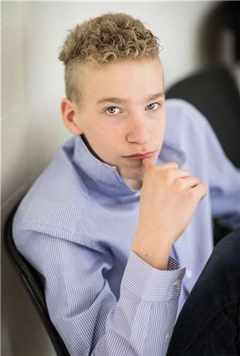 Dustin Remmling, der Garten und Landschaftsbauer werden möchte, wurde von den Profis eher lässig in Szene gesetzt.