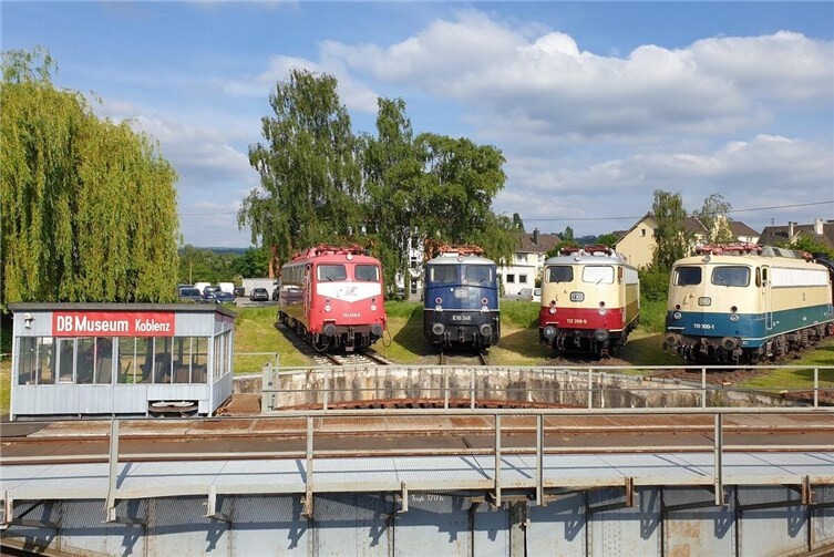 E 10 Lokparade an der Drehscheibe