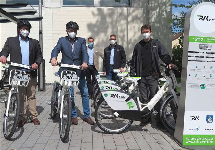 E-Bike-Station am Rathaus: v.li. Swen Christian, Jörg Schmidt, Christian Seul, Dr. Marcel Frank und Nils Möller. Foto: Gemeinde Wachtberg/mm
