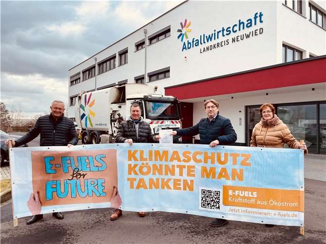 E-Fuels - sollen bei den Fahrzeugen des Kreises eingesetzt werden.Zu Beginn des Projektes betrifft dies die schweren Geräte im Abfallwirtschaftsbetrieb. Quelle: Kreisverwaltung