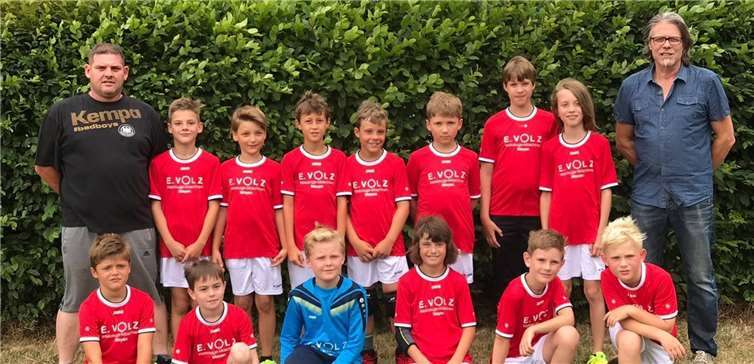 E-Jugend des TV Welling mit Trainern.privat