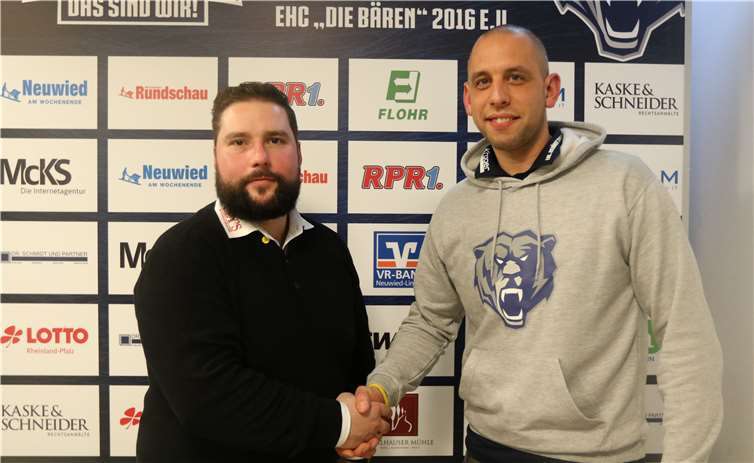 EHC-Manager Carsten Billigmann (li.) hat mit Daniel Benske den Trainer für den EHC „Die Bären“ 2016 gewonnen, der ganz oben auf seiner Wunschliste stand.Privat