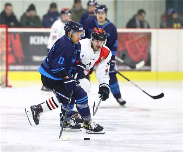 EHC-Neuzugang Miles Steinschneider feierte unter der Woche seinen 29. Geburtstag. Platz 1 in der Qualifikationsgruppe B wäre das nachträgliche Geschenk für ihn.Foto: EHC