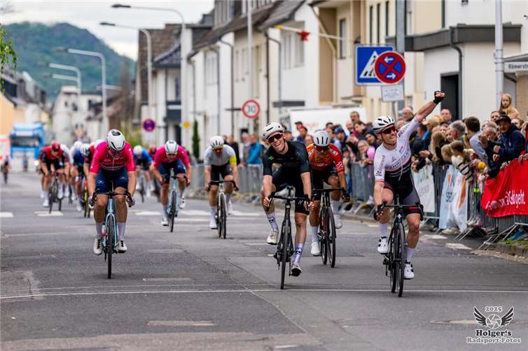 EInfahrt der ieger.  Foto: Holger’s Radsport-Fotos