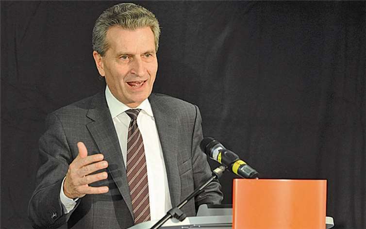 EU-Kommissar Günther Oettinger kam als Festredner zurEinweihung der neuen Hauptstelle der Kreissparkasse Ahrweiler