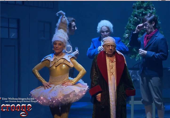 Ebenezar Scrooge erlebt im Traum die Weihnachten der Vergangenheit und der Zukunft. Foto: Whynot Events