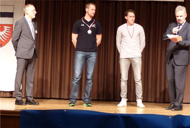 Ebenso geehrt wurden die Top-Spieler Mike Ribbe und Lukas Schwolow.