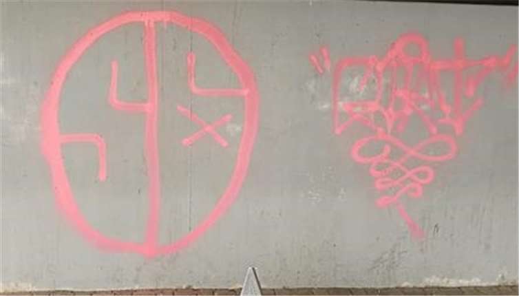 Ebenso wie das Zeichen „56“