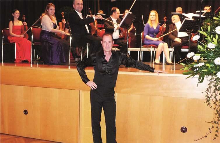 Ebenso wie seine Ehefrau Katerina Beranova eroberte der Star-Tenor Claus Durstewitz die Herzen der Zuschauer im Sturm.