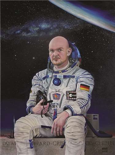 Eberhard Marx präsentiert den Astronauten Gerst im hellen Weltraumoutfit, vor dem All und unter einem Ausschnitt der Erde. Eberhard Marx