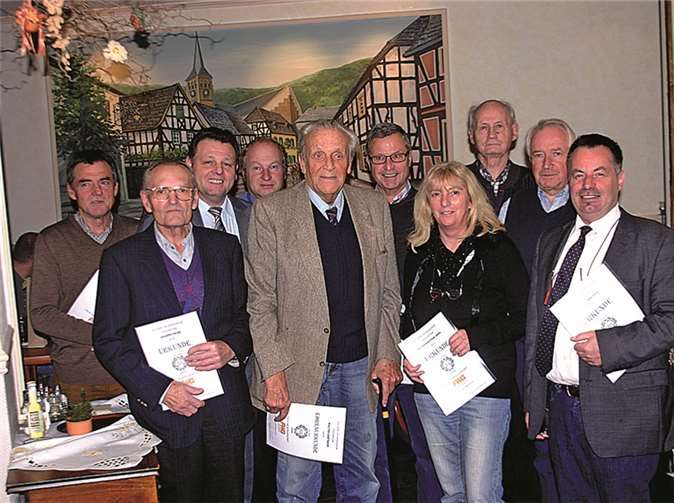 Echte Urgesteine der Freien Wähler wurden auf der Jahreshauptversammlung geehrt.RÜ