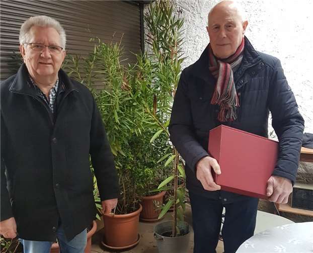 Edgar Flohe gratuliert zum 85. Geburtstag.