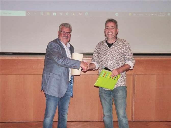 Edgar Girolstein wurde von Stadtbürgermeister Hans Peter Ammel zum Beigeordneten ernannt und vereidigt. Foto: FRE