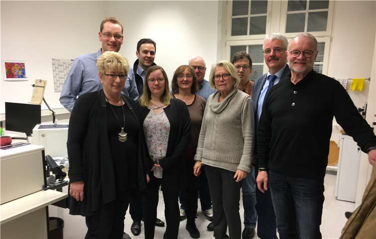 Edgar Mannheim, Fraktionsvorsitzende Marion Lipinski-Naumann und Bürger und Ortsvereinsmitglieder rund um Fritz Naumann und Denny Blank. privat