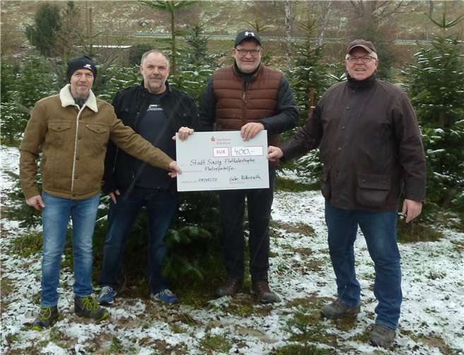 Edgar und Mathias Ritterrath, Ortsvorsteher Volker Holy, Ralf Ritterrath (v.l.).Foto: privat/Ritterrath GbR