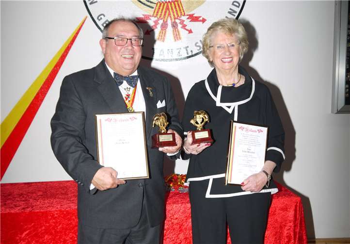 Edith Hoernchen und Heinz Kölsch wurden mit dem goldenen Posthorn ausgezeichnet.Foto: privat