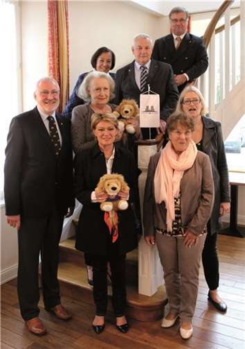 Edith Rohrbeck löst Hermann Josef Becker im Präsidentenamt ab, neuer Schatzmeister ist Carsten Jacob (hinten, v. l.) DL.