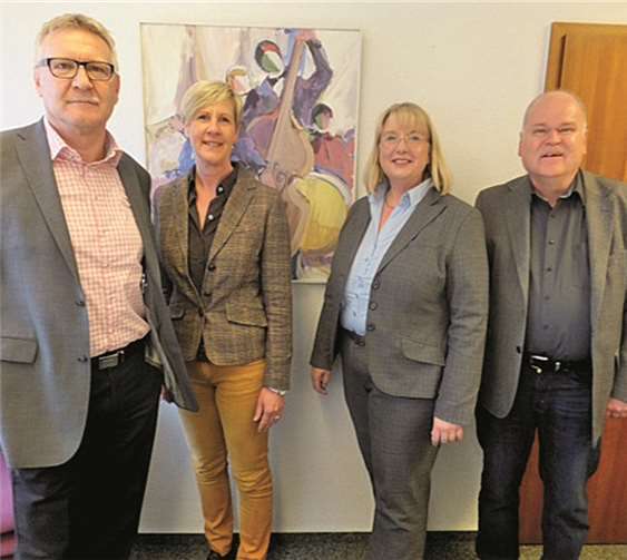 Edward Schneider, Leiter der vhs der VG Weißenthurm, Sabine Simons, Mitarbeiterin vhs der VG Weißenthurm, Jutta Golinski, Leiterin der vhs Neuwied und Günter von Blohn, Leiter der vhs Andernach (v. l.).privat