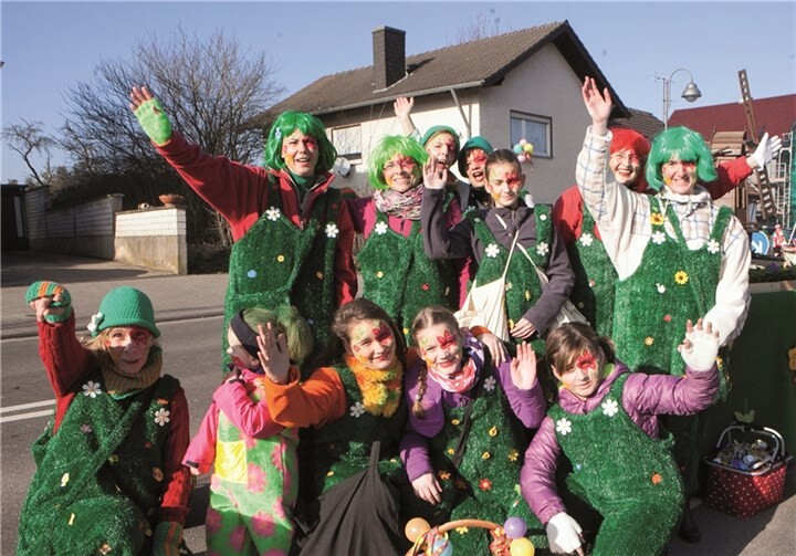 „Egal, Hauptsache bunt“, war das Motto der Gruppe Tina Dombrowski, die sich als „Grafschafter Blumenwiese“ von ihrer duftenden Seite zeigte.