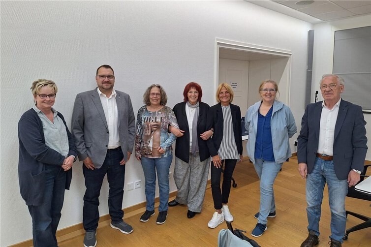 Egon Schmitt, Versichertenberater der Deutschen Rentenversicherung, erklärte anhand einer Rentenauskunft, die unterschiedlichen Rentenarten. 