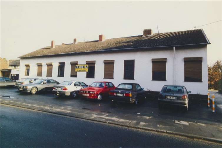 Ehem. Lichtbildstelle der Luftwaffe, später Lehrerdienstwohnungen und Mietwohnungen kurz vor dem Abriss 1993. Foto: Hans Lutterbeck