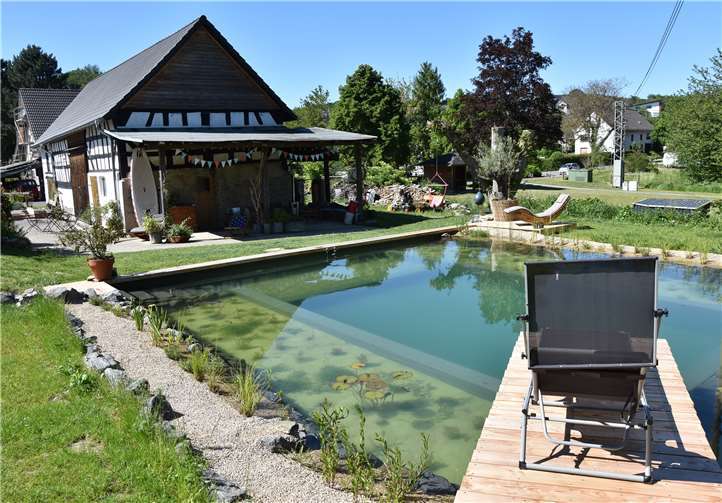 Ehemalige Scheune mit Garten und Schwimmteich der Familie Lambertz/Haberland. Foto: Kreisverwaltung Neuwied