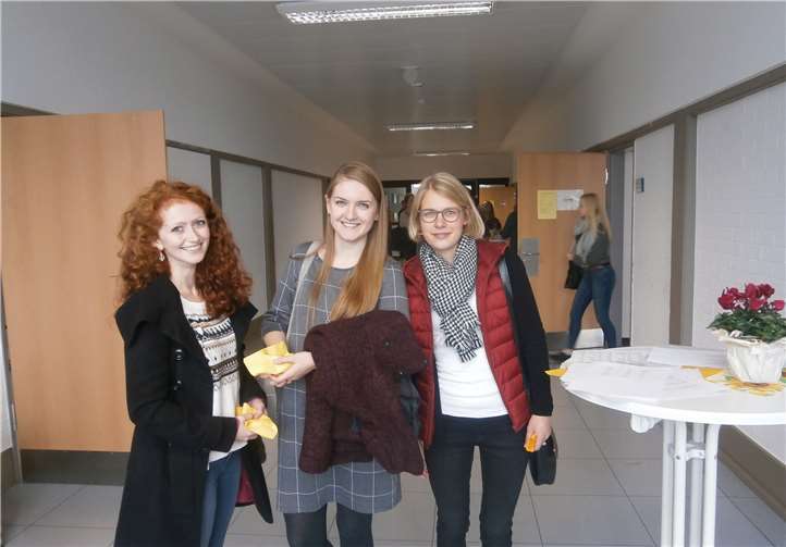 Ehemalige als Referentinnen zu Gast am Megina-Gymnasium.privat