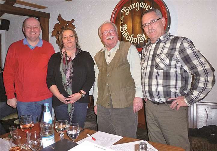 Ehemalige und aktuelle erste Vorsitzende des FCB (von links): Lothar Castor, Caroline Noch, Ernst Engelmann und Michael Querbach. privat