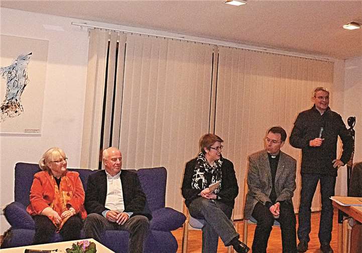 Ehepaar aus Pech, Pfarrerin Kathrin Müller, Pater Christian Modemann SJ, Pfarrer Günter Schmitz-Valadier.