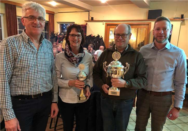 Ehre, wem Ehre gebührt (von links): Bruno Reufels (Schießmeister), Heike Reufels (Vereinsmeister Schützenklasse), Friedhelm Zimmermann (Vereinsmeister Altersklasse) und Jörg Gries (Brudermeister).Foto: privat