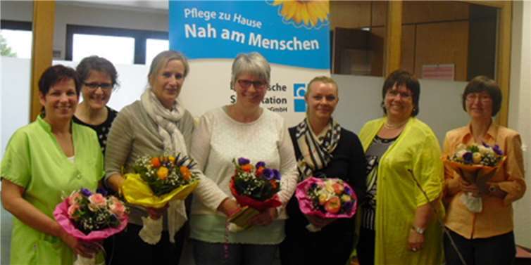 Ehre, wem Ehre gebührt (von links): Michaela Penner, Laura Friesen, Silvia Blum, Petra Eul, Lore Schatz, Angela Keul-Göbel und Veronika Comtesse.privat