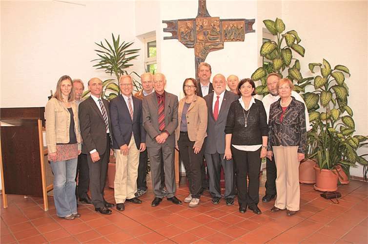 Ehrenamtliche Mitarbeiter und Mitarbeiterinnen und politische Mandatsträger, die die Initiative unterstützen, trafen sich zum 30. Geburtstag der Initiative.AND