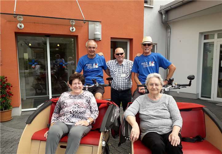 Ehrenamtliche Rikscha-Piloten fahren die Bewohner/innen mehrmals wöchentlich spazieren.Foto: privat