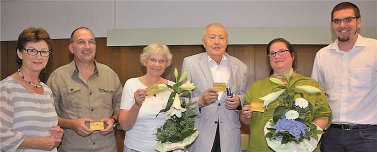 Ehrenamtskarten überreicht: v.l.n.r. Bürgermeisterin Renate Offergeld, Heinz-Peter Bertram, Brigitte und Dr. Harald Uhl, Gabi Höhne und Wirtschaftsförderer Jens Forstner, es fehlt: Cornelia Hartmann. Gemeinde Wachtberg