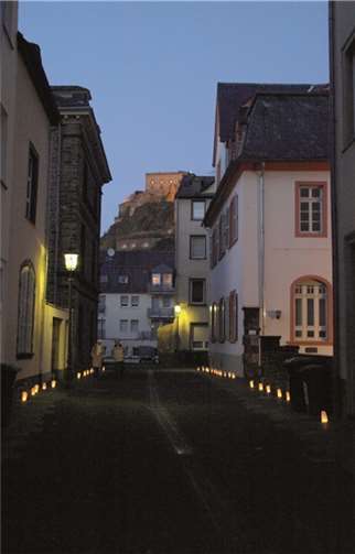 Ehrenbreitstein wird wieder in romantisches Licht getaucht.privat