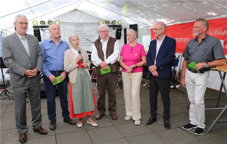 Ehrenbürgerin Erika Meyer-zu-Drewer forderte die Menschen in Merl auf, sich in dem Verein zu engagieren. Fotos:StF