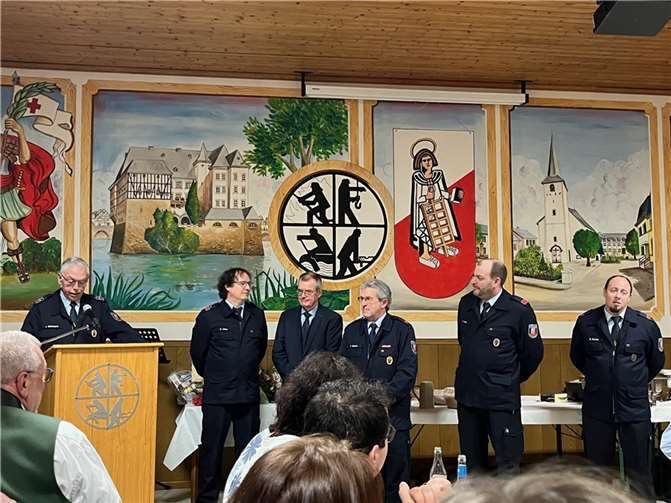 Ehrende Ansprachen zur langjährigen Mitgliedschaft bei der Feuerwehr. Quelle: Ortsgemeinde Herschbach